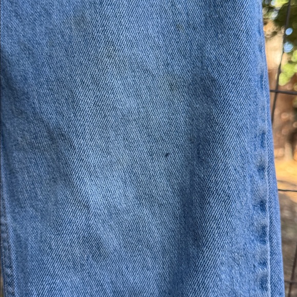 Well Loved Levi's Relaxed Fit Blue Jeans - Picture 3 of 9